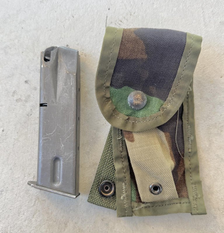 画像1: 米軍実物 9mm ベレッタ  マガジン ポーチセット (1)