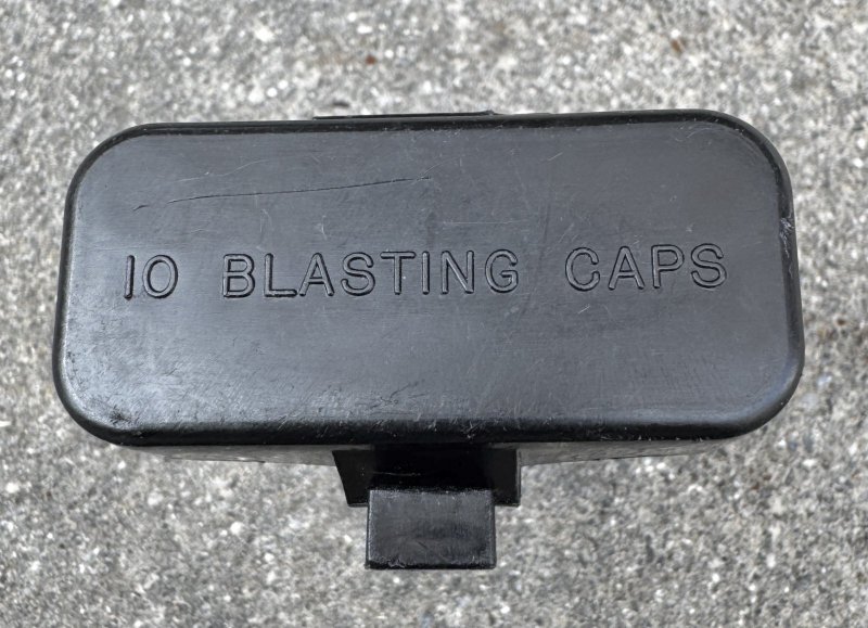 画像5: 米軍実物 10 BLASTING CAPS 信管収納ケース 特殊部隊　 (5)