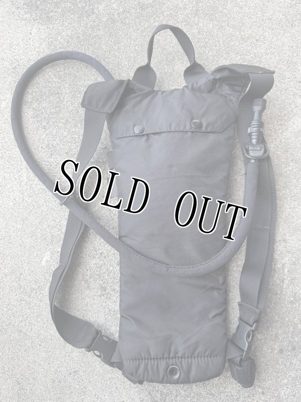 画像2: 米軍放出品 CAMELBAK   ハイドレーションバッグ 70 OZ(2リットル) (2)