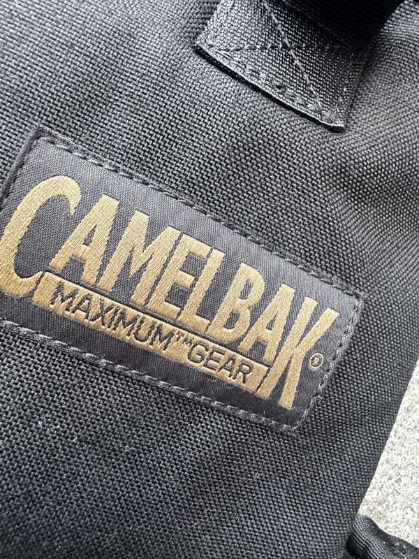 画像7: 米軍放出品 CAMELBAK   ハイドレーションバッグ 70 OZ(2リットル) (7)
