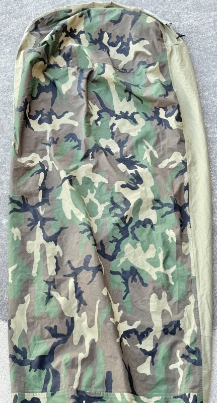 画像2: 米軍実物 スリーピングバッグ ゴアテックスカバー (2)