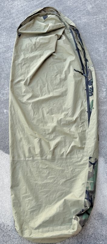 画像4: 米軍実物 スリーピングバッグ ゴアテックスカバー (4)