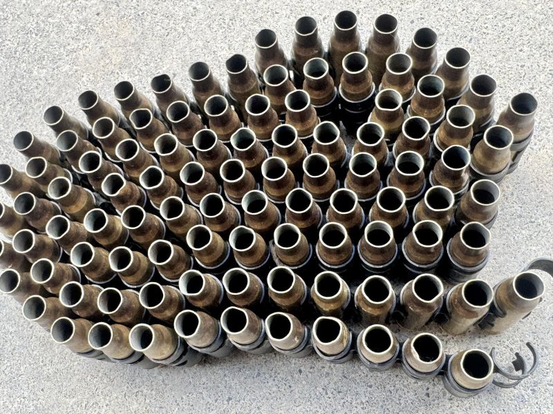 画像2: 米軍実物 7.62mm 100連発 ベルトリンク セット 空薬莢 ⑴ (2)
