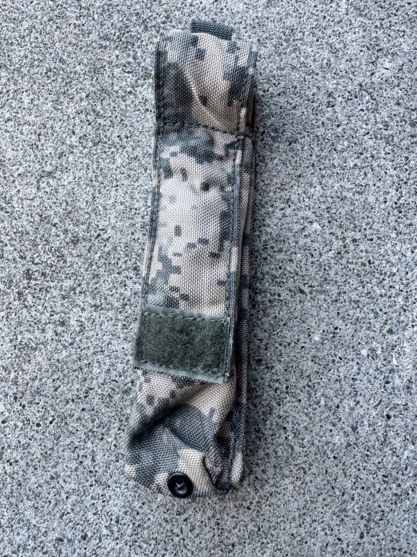 画像1: 米軍放出品 ACU エクスパンダブル バトン ポーチ モール フラッシュライト サプレッサー (1)