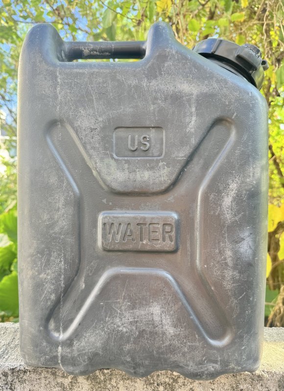 画像1: 米軍実物 WATER タンク　(プラスチック) ブラック　❷ (1)