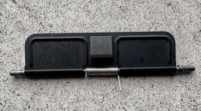 画像1: 米軍実物 コルト COLT AR-15 ダストカバー　 (1)