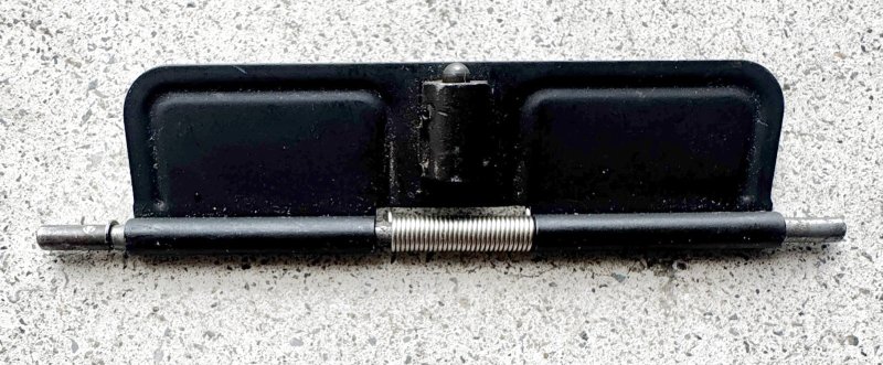 画像2: 米軍実物 コルト COLT AR-15 ダストカバー　 (2)