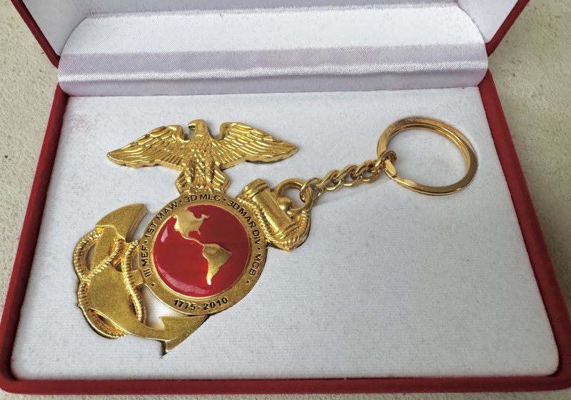 画像2: 米軍実物 USMC バースデー キーホルダー 1775 235 YEARS 2010 モニュメント 記念メダル (2)
