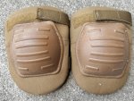 画像1: 米軍放出品 コンバット エルボー パット コヨーテ (1)