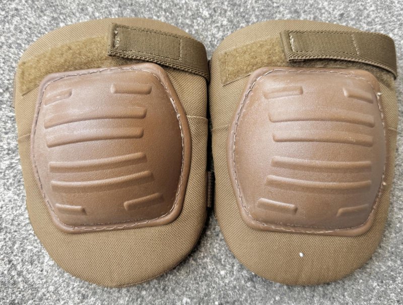 画像1: 米軍放出品 コンバット エルボー パット コヨーテ (1)