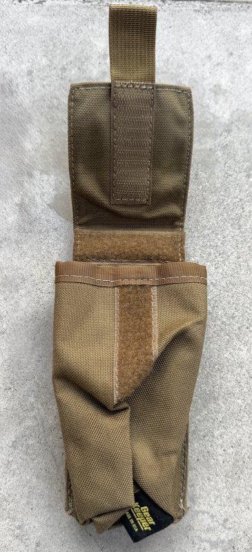画像2: 米軍放出品 ギアキーパー リトラクター ミディアム ポーチ コヨーテ  gear keeper  (2)