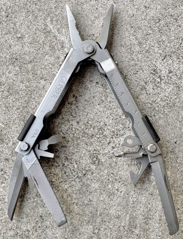 画像1: 米軍放出品 ガーバー GERBER MP600   マルチツール  (1)