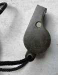 画像2: 米軍放出品 ホイッスル OD (2)