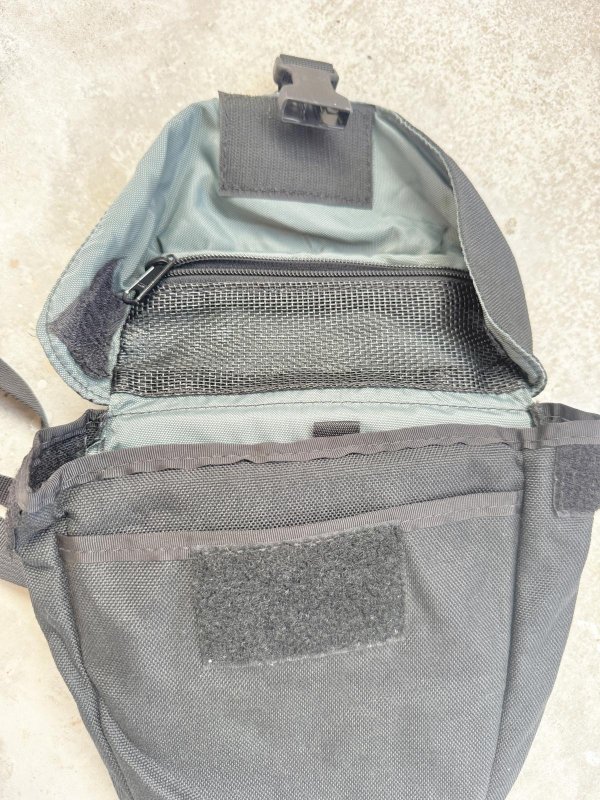 画像2: 米軍実物 AN/PVS-15 NIGHT VISION BINOCULAR  NVG SYSTEM PADDED CASE  (2)