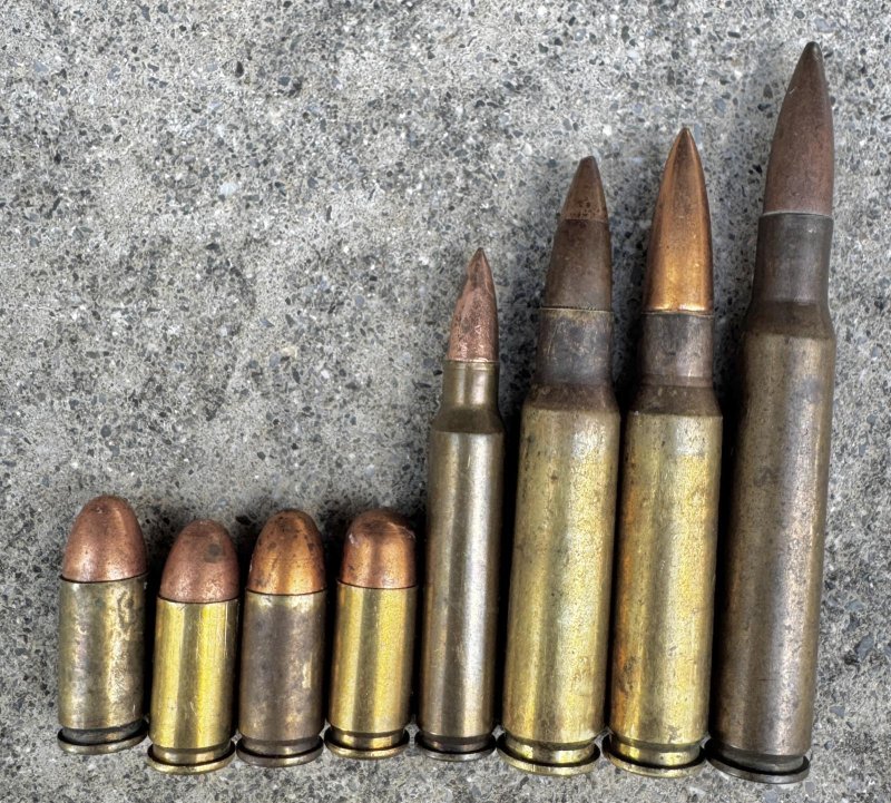 画像2: 米軍実物 7.62mm x 5.56mm x 9mm 空薬莢 薬莢 8発セット 使用済み 安全品 (2)