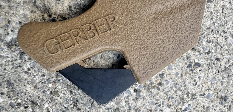 画像8: 米軍実物 GERBER レスキューツール  ガラスブレイカー ストラップカッター  (8)