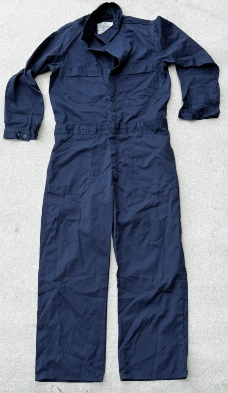 画像1: 米軍実物 US NAVY カバーオール/つなぎ　44R　紺  (1)