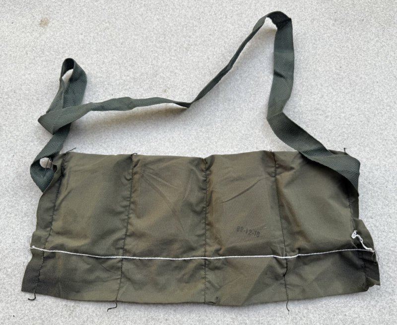 画像1: 米軍実物 M16 M855/5.56mm バンダリア ナム戦 (1)