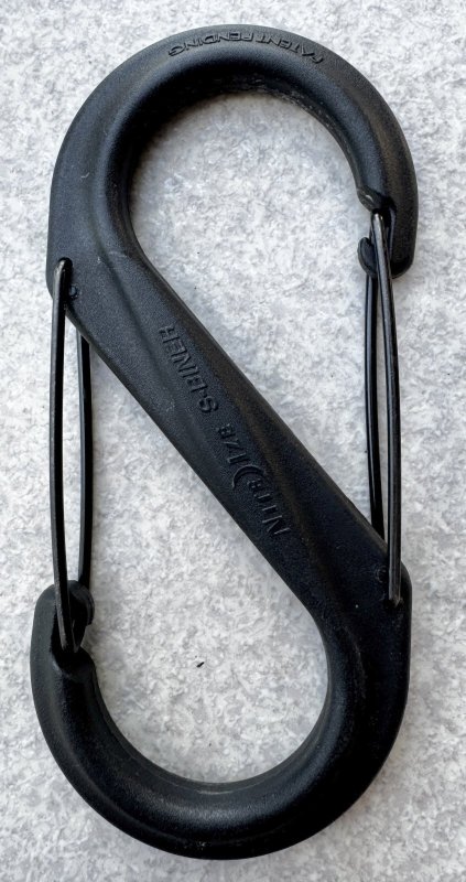 画像2: 米軍放出品　ナイトアイズ　S-Biner Plastic #6  (2)