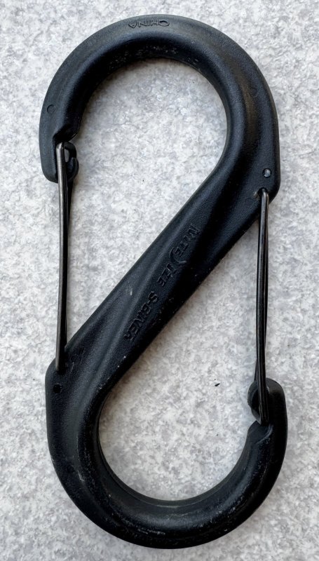 画像1: 米軍放出品　ナイトアイズ　S-Biner Plastic #6  (1)