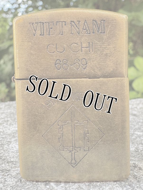 画像1: 米軍放出品 第18工兵旅団 ナム戦 刻印 ZIPPO オイル ライター  (1)