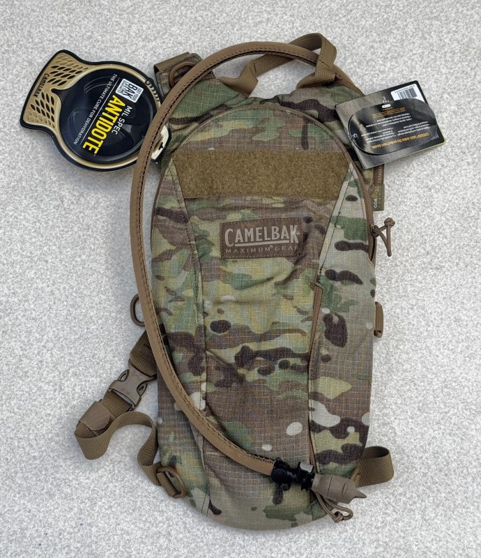 画像1: 米軍放出品 CAMELBAK キャメルバック    3L ハイドレーション システム マルチカム (1)