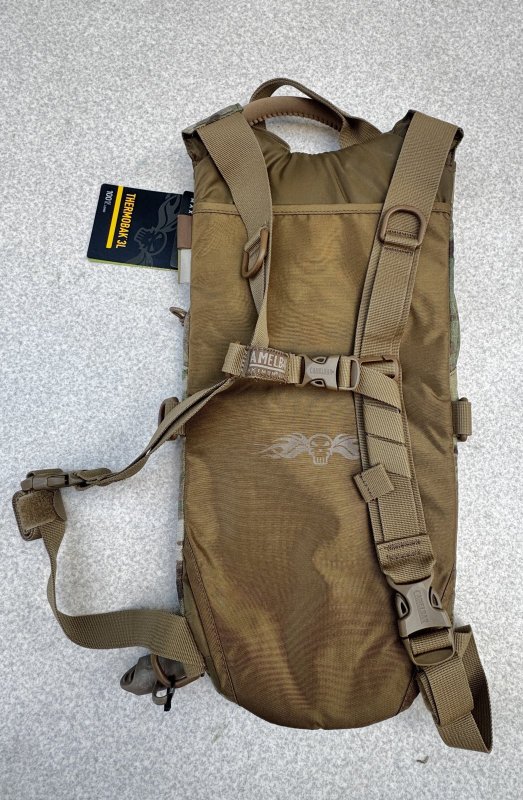 画像2: 米軍放出品 CAMELBAK キャメルバック    3L ハイドレーション システム マルチカム (2)
