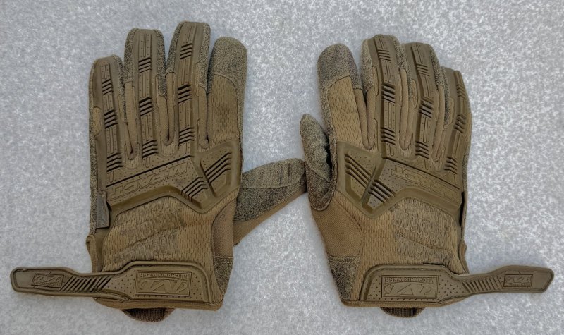 画像1: 米軍放出品　メカニクス MECHANIX  M-PACTグローブ　 MEDIUM　 (1)