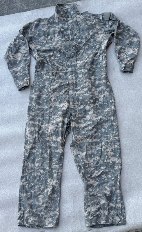 画像1: 米軍実物 ACU カバーオール　X-LARGE  (1)