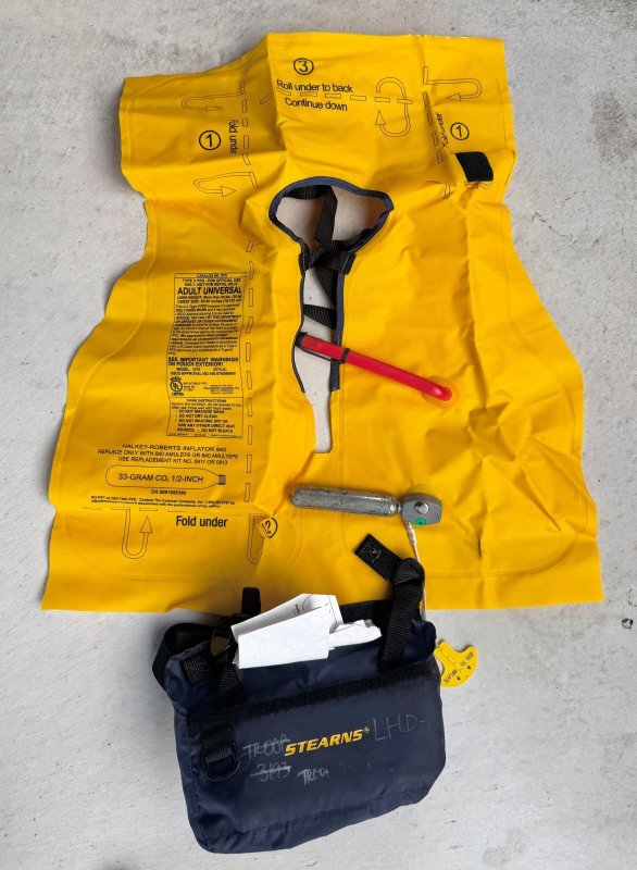 画像1: 米軍実物 US NAVY USS Wasp LHD-1 ライフベスト救命胴衣セット (1)