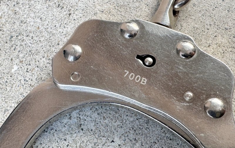 画像4: 米軍実物  Peerless Handcuff Company（ピアレス・ハンドカフ・カンパニー） ハンドカフ Model 700B (4)