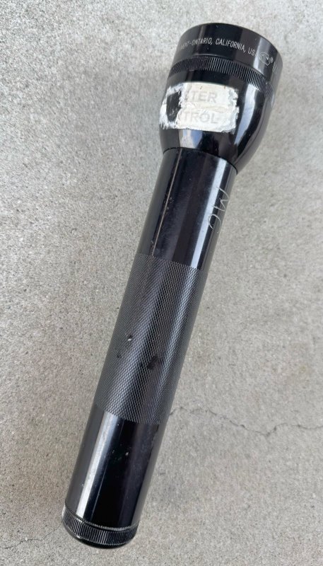 画像2: 米軍放出品 MAG-LITE(マグライト)フラッシュライト 懐中電灯   (2)
