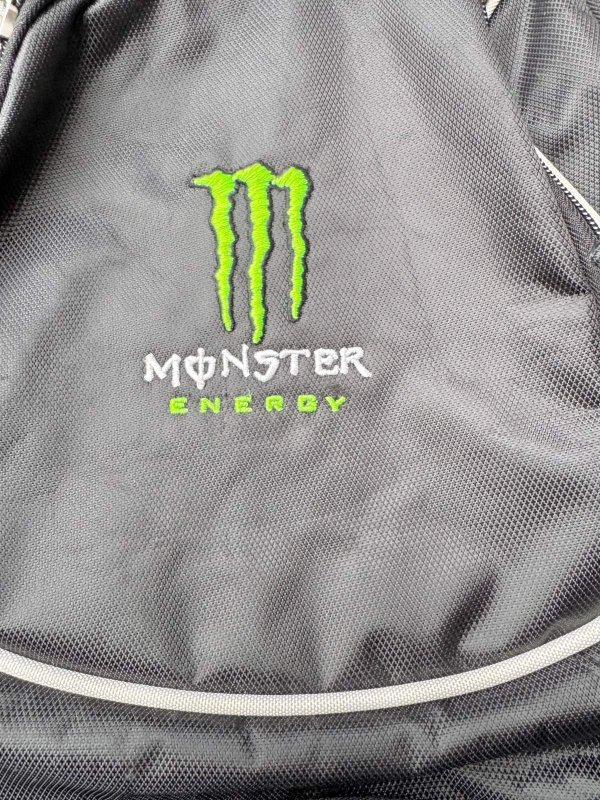 画像11: 米軍放出品 OGIO モンスターエナジーコラボ バックパック (11)