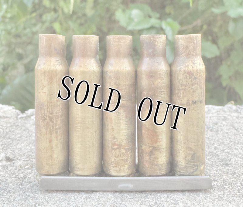 画像1: 米軍実物 7.62mm 空薬莢5連 薬莢 クリップ セット 使用済み 安全品 (1)