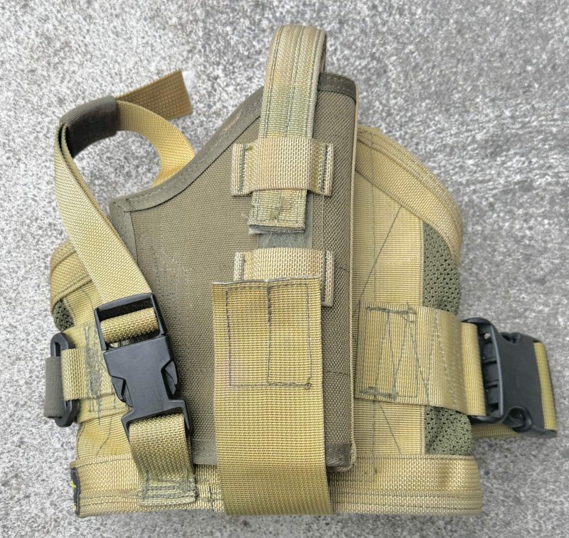 画像1: 米軍放出品 旧タグ オードナンス   レッグホルスター 右用 (1)