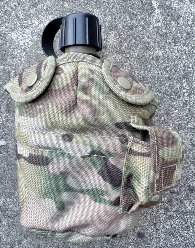 画像1: 米軍実物 キャンティーン　   ポーチ サバイバルマッチ セット マルチカム (1)