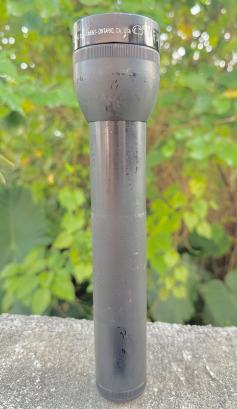 画像2: 米軍放出品 MAG-LITE(マグライト)フラッシュライトLED 懐中電灯   (2)