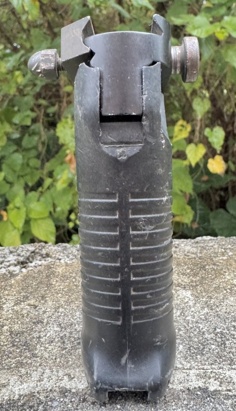 画像4: 米軍実物 M249 SAW フォアグリップ　 (4)