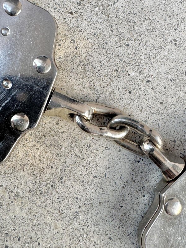 画像9: 米軍実物  Peerless Handcuff Company（ピアレス・ハンドカフ・カンパニー） ハンドカフ Model 700B (9)