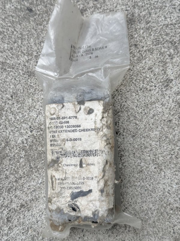 画像1: 米軍実物 レア M249 ミニミ  エクステンデッド  チークレスト パーツ  (1)