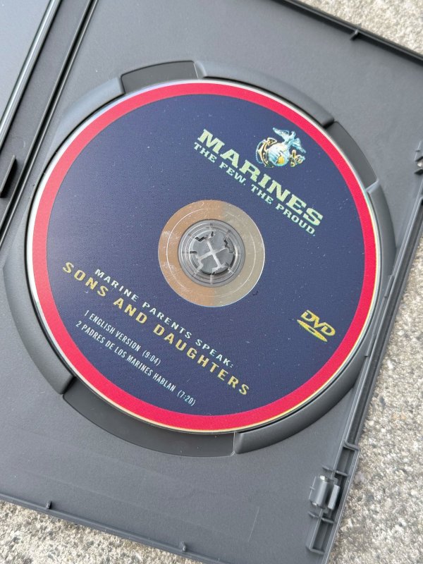 画像2: 米軍実物 SONS AND DAUGHTERS: MARINE PARENTS SPEAK" ドキュメンタリー (2)