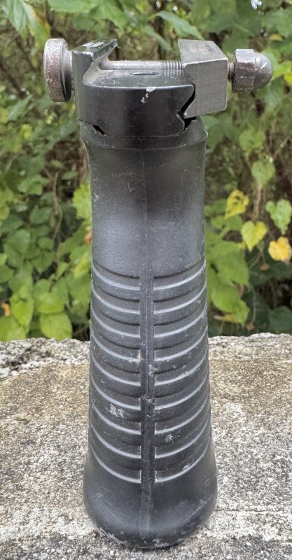 画像2: 米軍実物 M249 SAW フォアグリップ　 (2)