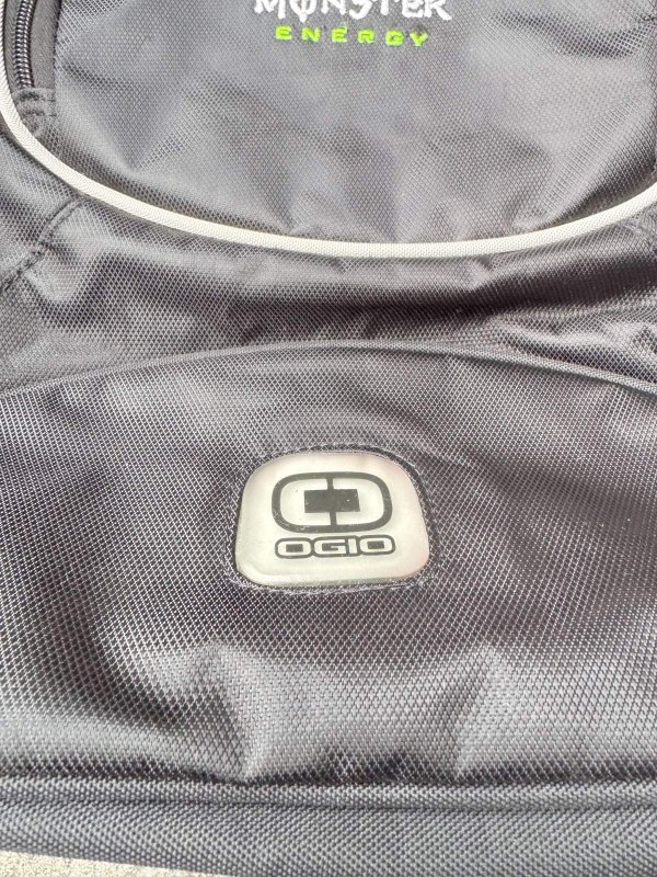 画像9: 米軍放出品 OGIO モンスターエナジーコラボ バックパック (9)
