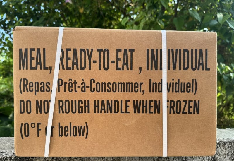 画像1: 米軍実物 2025年10月検【アメリカル】MREレーション非常食/戦闘食 MENU-A (1)