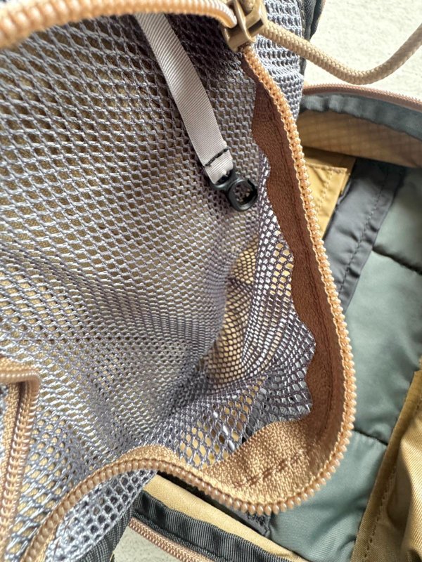 画像12: 米軍実物 CAMELBAK キャメルバック M.U.L.E. Mil-Spec Crux 100oz 3L　コヨーテ (12)