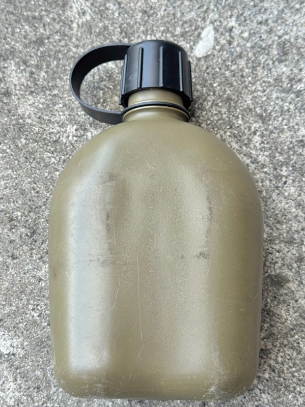 画像11: 米軍実物 キャンティーン　   ポーチ サバイバルマッチ セット マルチカム (11)