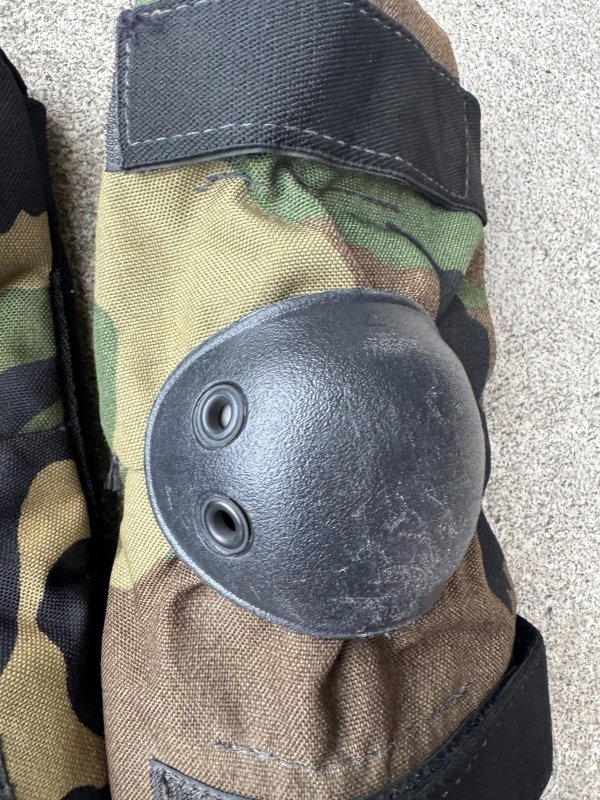 画像2: 米軍実物 Bijan's Protective Equipment製 ウッドランド エルボーパット (2)
