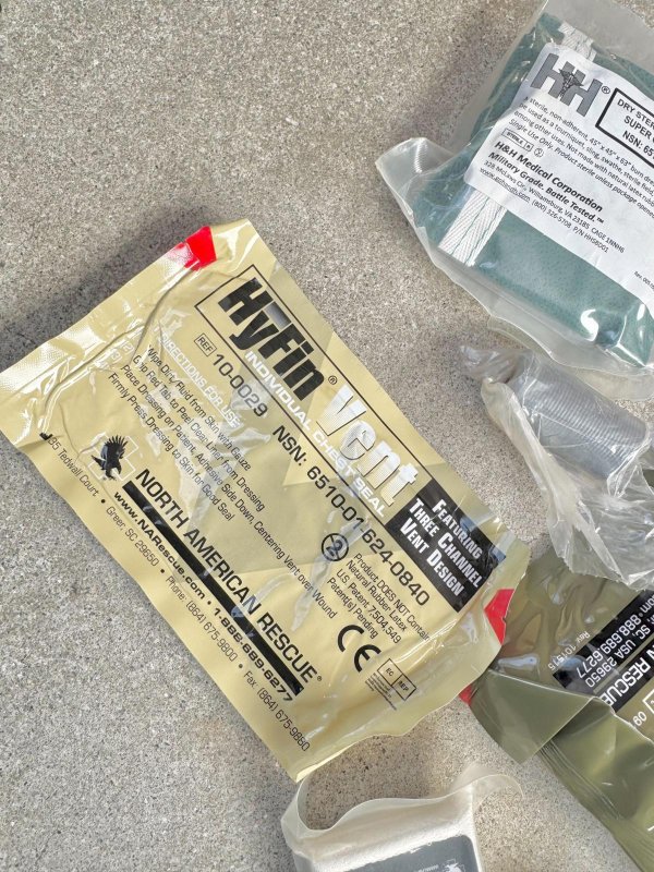 画像2: 米軍実物  トラウマキット セット (2)