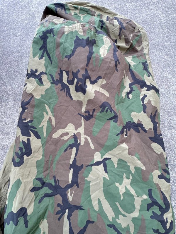 画像2: 米軍実物 スリーピングバッグ ゴアテックスカバー (2)