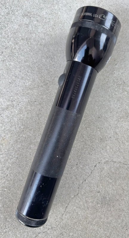 画像1: 米軍放出品 MAG-LITE(マグライト)フラッシュライト 懐中電灯   (1)